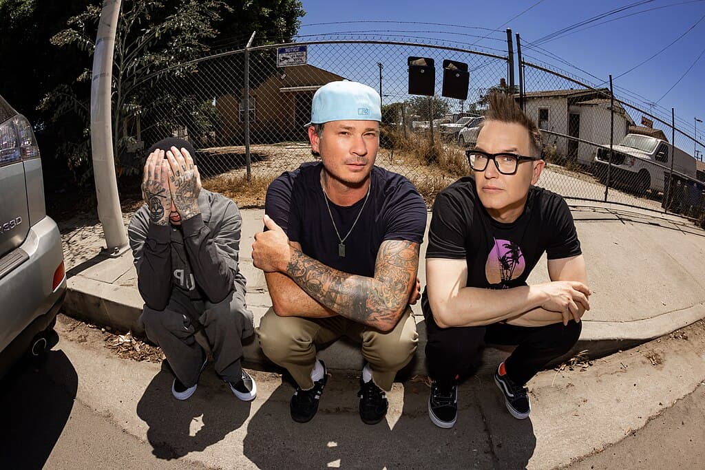 Thumbnail for blink-182